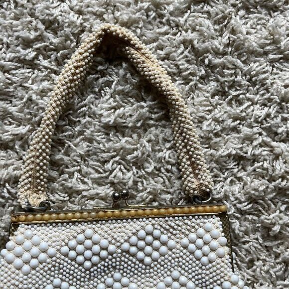 Beautiful cream 1960s Vintage Handmade White Beaded Handbag Purse Kiss-lock - Picture 3 of 16